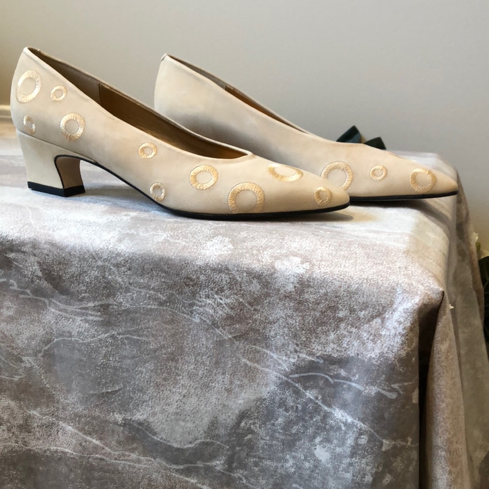 NWOB Piero Amore low heeled pump